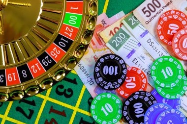 Live Sic Bo table with three dice and betting layout on monperatoto